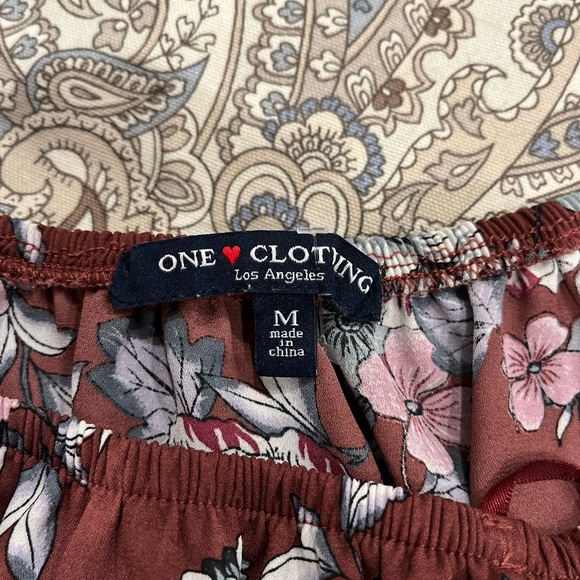 EUC Women’s ONE ❤️ CLOTHING LOS ANGELES On/Off Shoulder Rust Cropped Blouse (M) - Picture 4 of 5